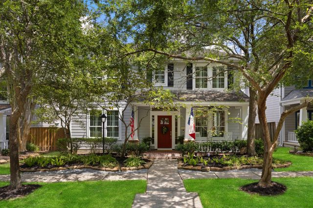 18 Courtland Green St — Wdlnds Village Alden Br 55