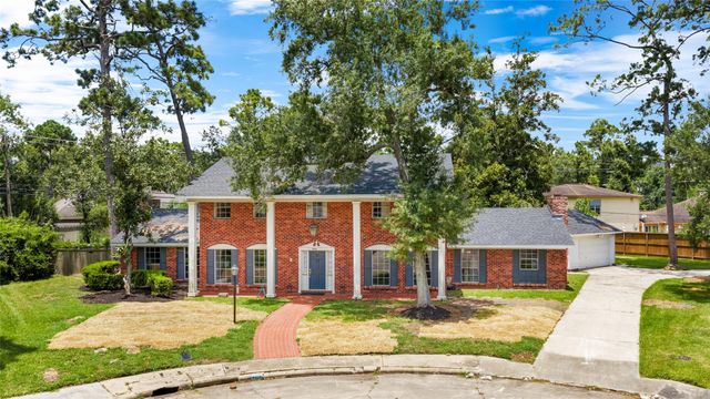 2701 Mount Vernon Dr — Colonial Estates