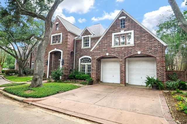 19 Ambleside Crescent Dr — Crescents On The Green