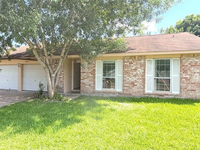 1822 Oaklawn St — Greenbriar Add