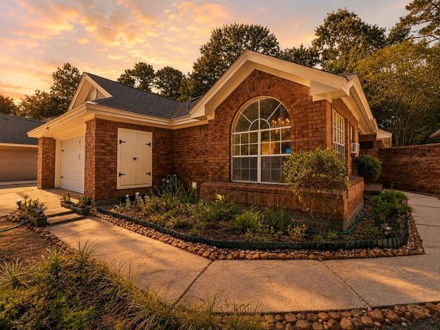 26 Cedar Chase Pl — Wdlnds Village Cochrans Cr 06