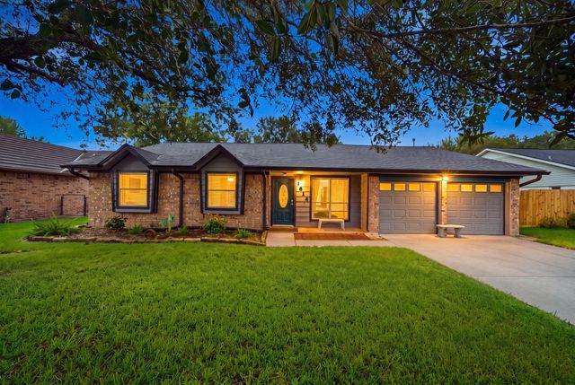 1814 Crooked Creek Ln — Woodcreek Sec 1-2-2a-3-4 Pear