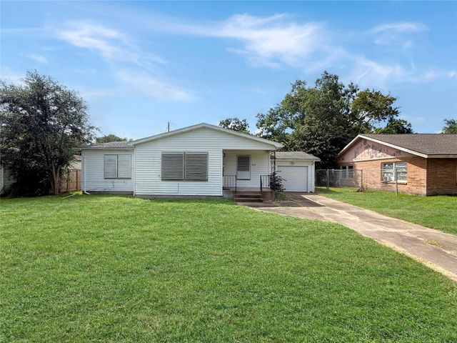 613 22nd Ave N — Mainland Park