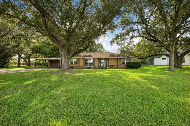 12511 Britt Rd — CLEAR CREEK MANOR