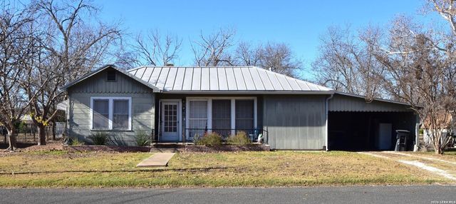 806 N Crockett Street — OUT/GILLESPIE COUNTY