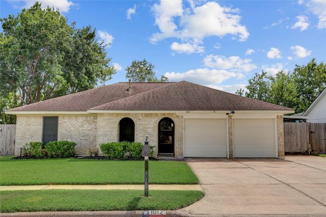 1612 Cypress Hollow St — Dixie Hollow Pearland