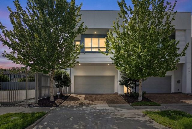 1317 W Clay St — West Clay Street Grove