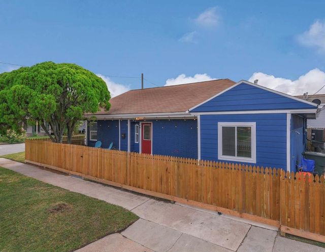 1317 26th St — Galveston Outlots