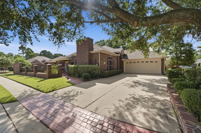 515 Pine Ridge Ct — Parkwood Village Sec 3 2001