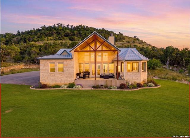 348 WHITE OAK DR — THE OAKS