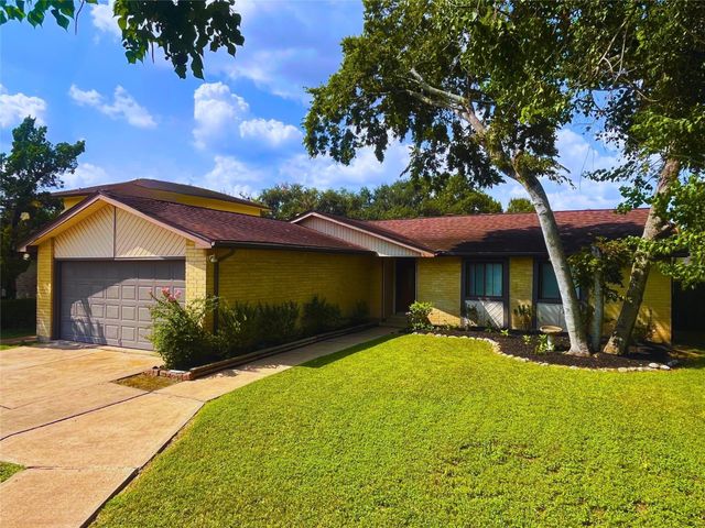 13930 Old Village Ln — Townewest Sec 1
