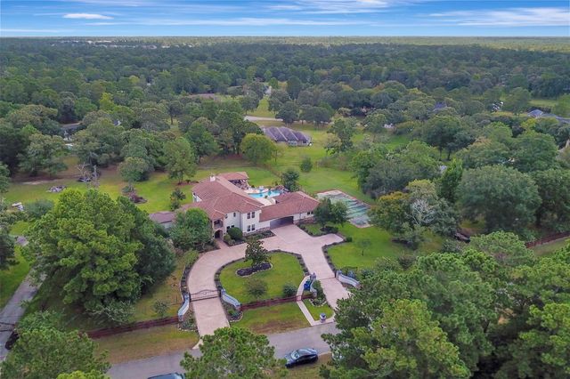 20 Lakefield Blvd — The Lakes 01