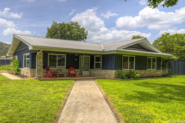 635 Riverside Path — CH HUNT ACRES