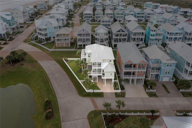 3830 Wentletrap — Beachside Village 2004