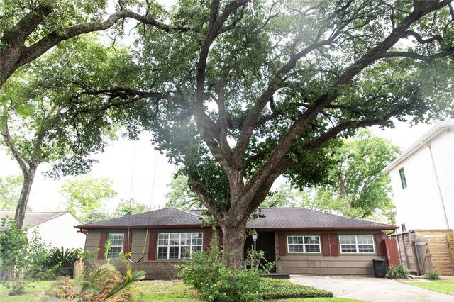 5564 Aspen St — Richmond Plaza