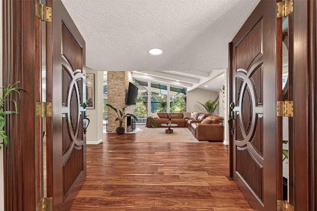 514 S Shadowbend Ave — Imperial Estates 2