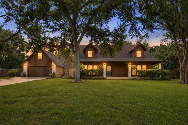 221 Montwood — Deerwood Circle