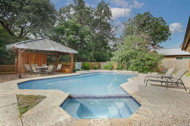 211 FORREST TRL — RED HORSE MANOR