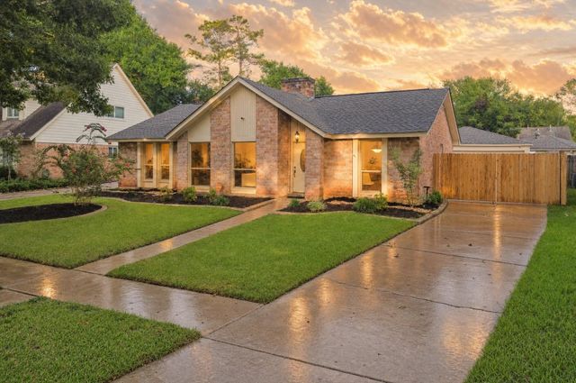 2719 Cotton Stock Dr — Colony Bend Sec 1