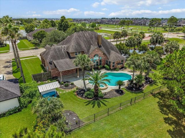 1618 Stoney Lake Dr — Friendswood Lakes