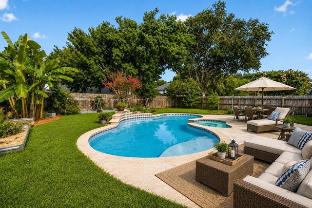 827 N Wellsford Dr — Southdown
