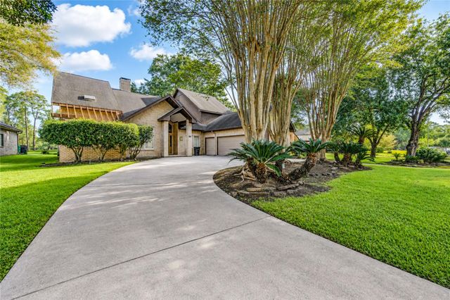 8015 Rebawood Dr — Pinehurst Atascocita