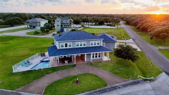 102 Smith Cove Rd — St Charles Bay Estates