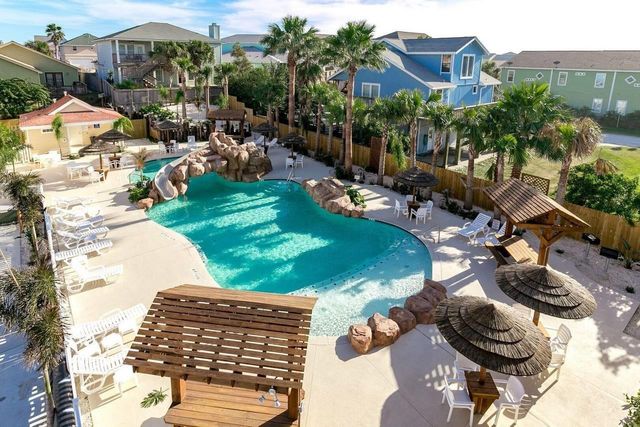 1813 S 11th St #106 — Beachside Twnhms