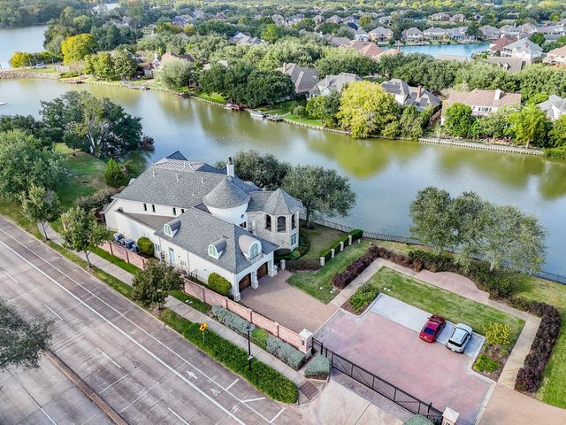 15710 Creek Bend Dr — Lake Pointe