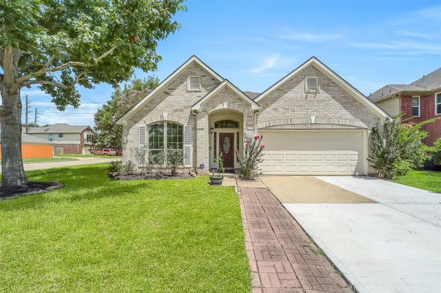 16366 Mellow Oaks Ln — Village Of Oak Lake
