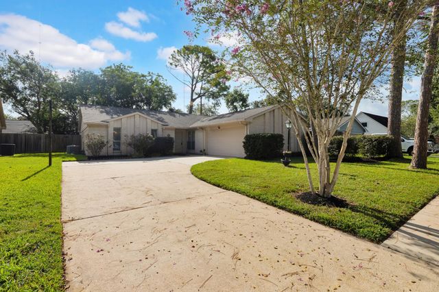 3203 Cherry Creek Dr — Thunderbird North, Block 15, Lot 17