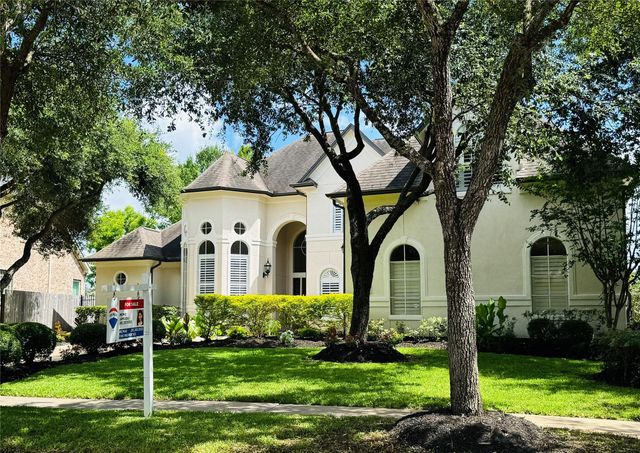 24 Saint Christopher Ct — Waters Of Avalon Sec 3