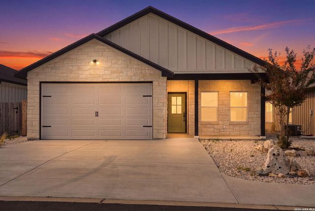 1012 Creswell Ln — OUT/KERR COUNTY