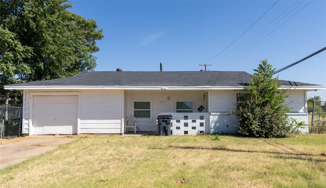 1514 Roanoke Dr — Lynwood