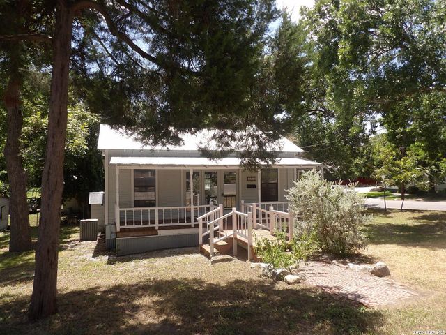 493 W JAHN ST — WEST END