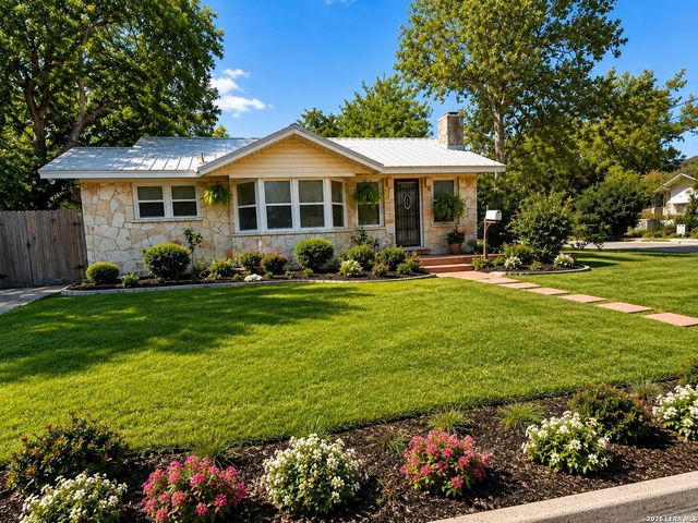 401 E WEINERT ST — Seguin Neighborhood 03