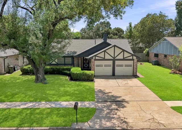 13539 Brook Hollow Dr — Covington Woods