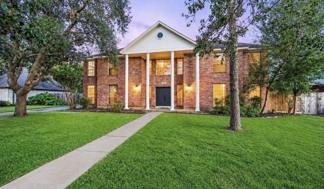 1414 W Castlewood Ave — Wilderness Trails