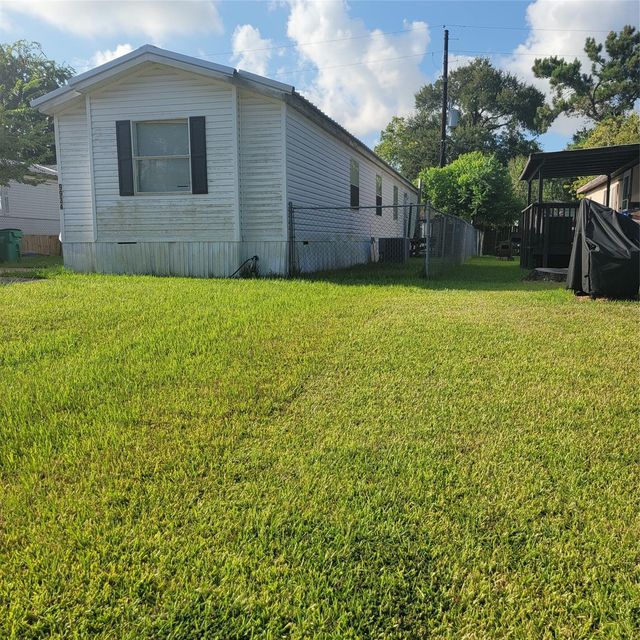 9934 Cedar Landing Dr — Landing/Cedar Bayou Add