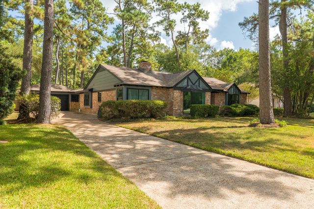 1915 Seven Oaks Dr — Trailwood Village