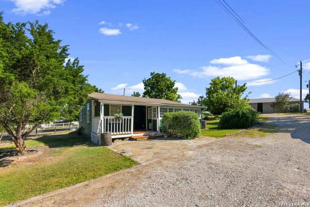 103 Lariat Dr — K-BAR-M RANCH