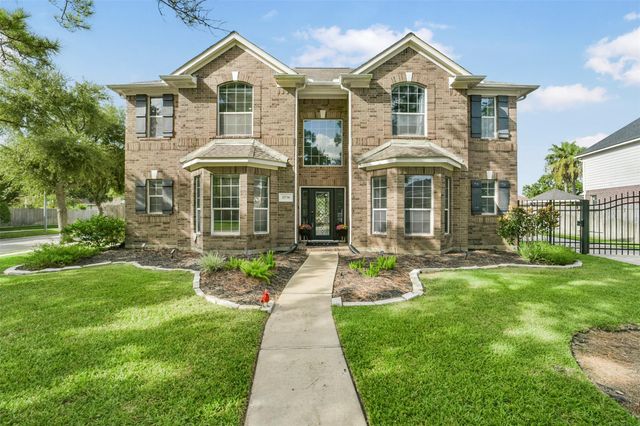 15730 Lake Loop Dr — Lakes Fairfield