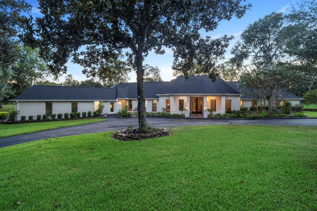 7003 Deerwood Dr — Rolling Oaks