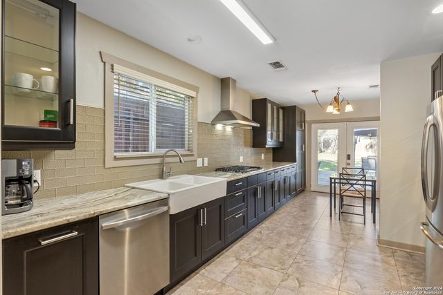 333 REDWOOD ST — ALAMO HEIGHTS