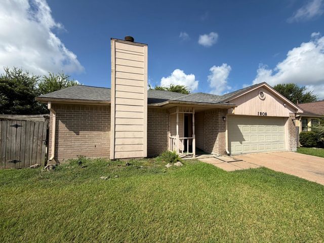 1808 Pinewood Park Dr — Hunters Green