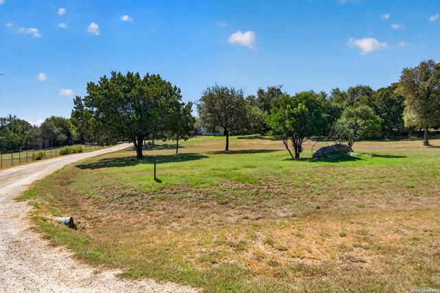 3030 Oak Hollow Dr — ROLLING OAKS