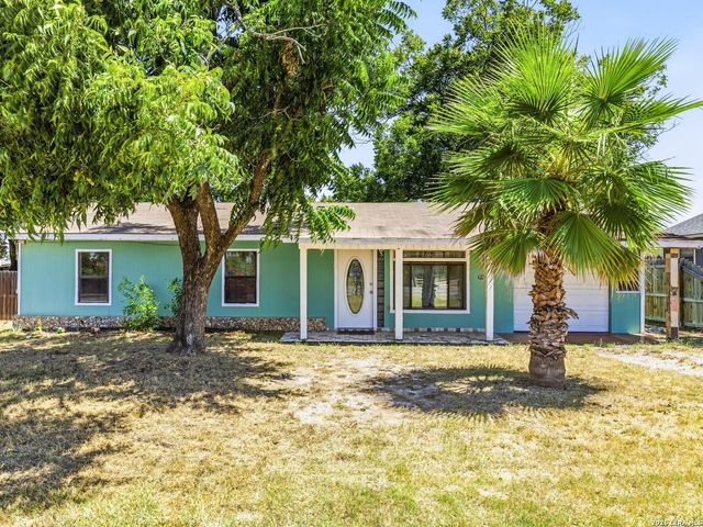 706 4th. St. — FLORESVILLE SECTIONS