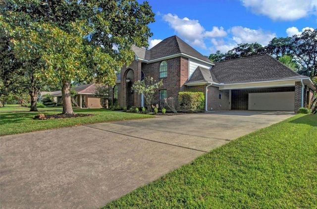 611 N Hickory St — Tomball Terrace