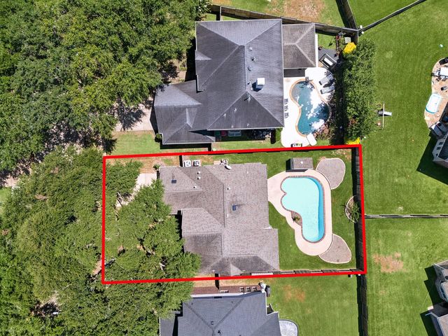 2843 Five Oaks Dr — Sienna