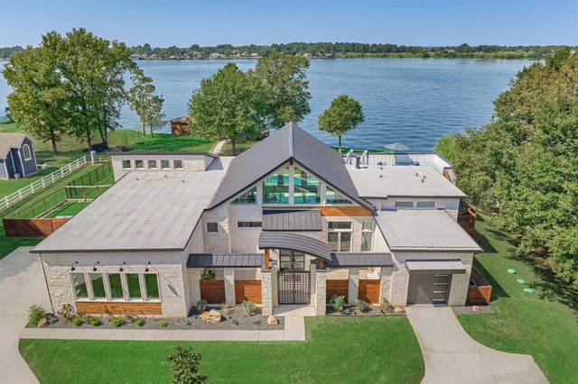9228 Lake Conroe Dr — Tres